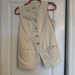 Banana Republic Cream Sleeveless Button-Down Top